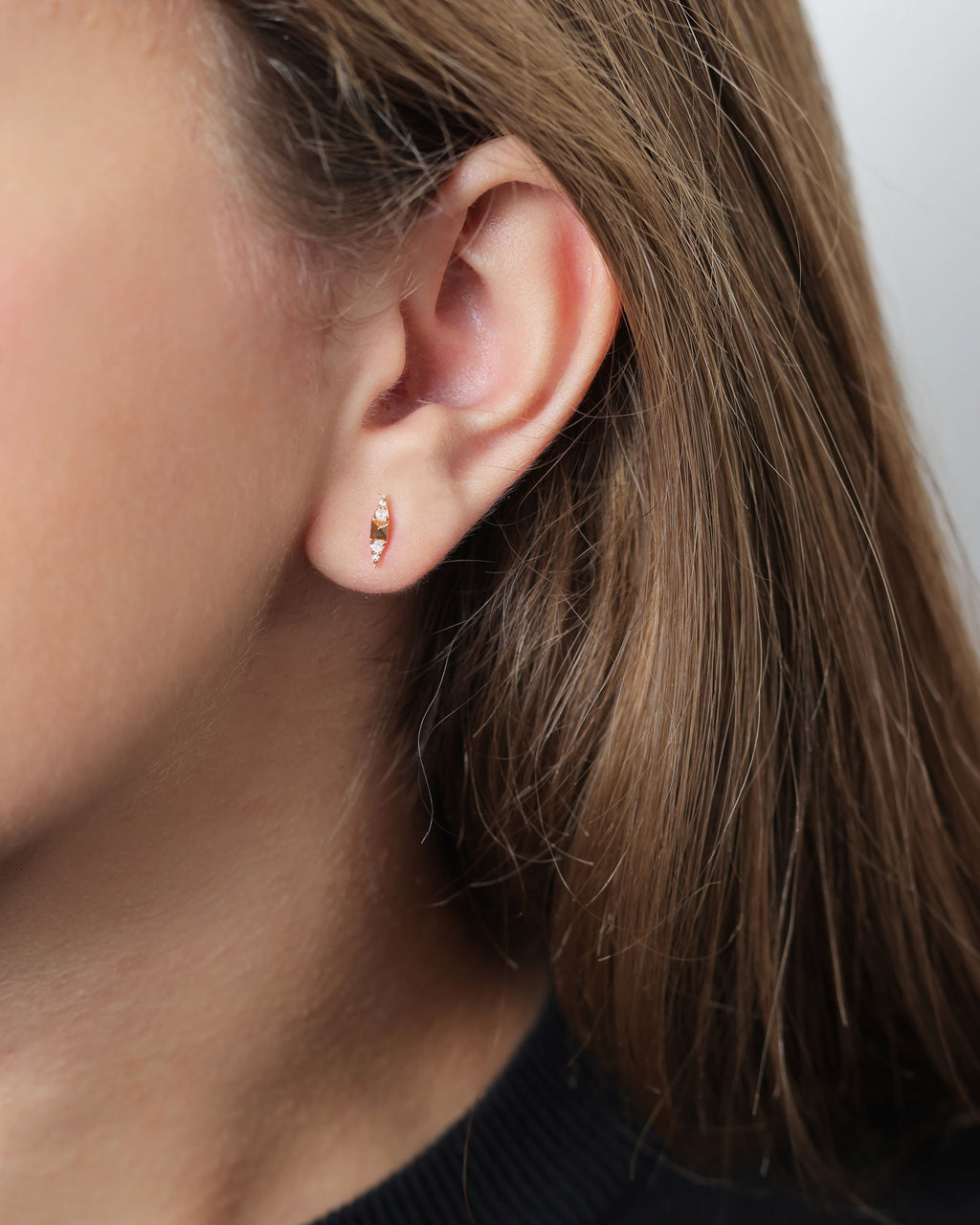 Bow 18K Gold, Whitegold or Rosegold Stud w. Diamonds