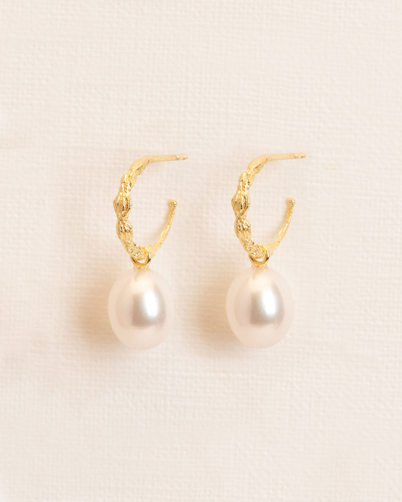 Organic 18K Gold Hoops w. Pearl