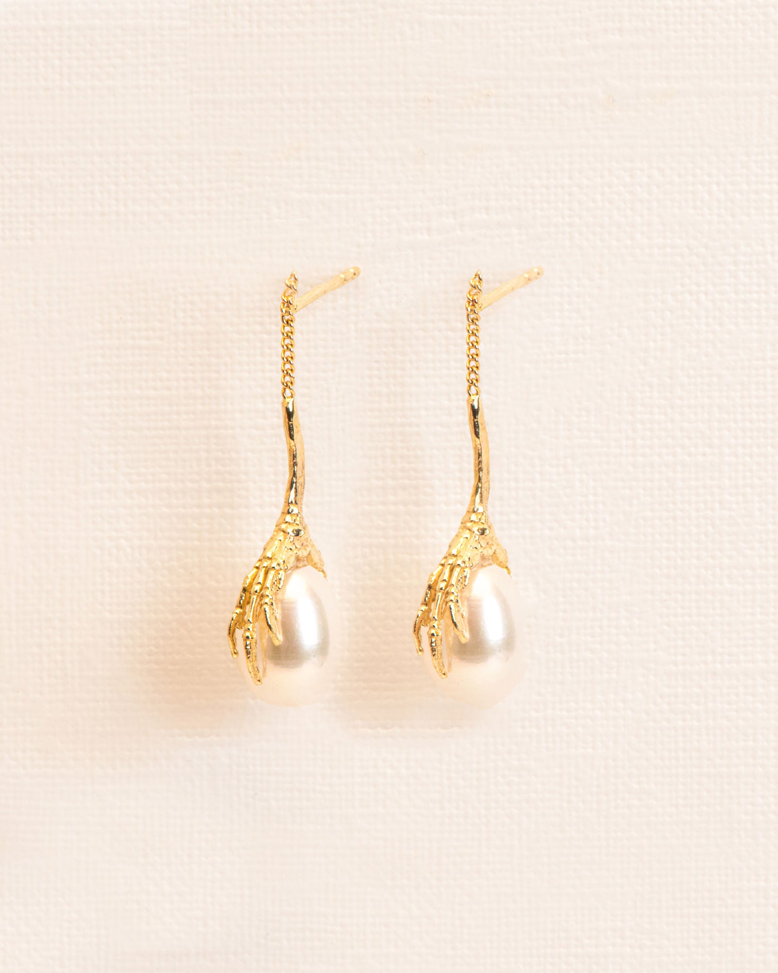 Long signature grigri 18K Gold Stud Earrings w. Pearl