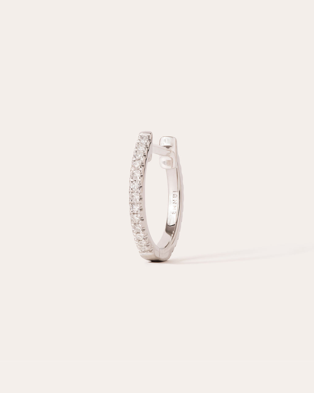 11 mm 14k Whitegold Hoop w. Diamonds