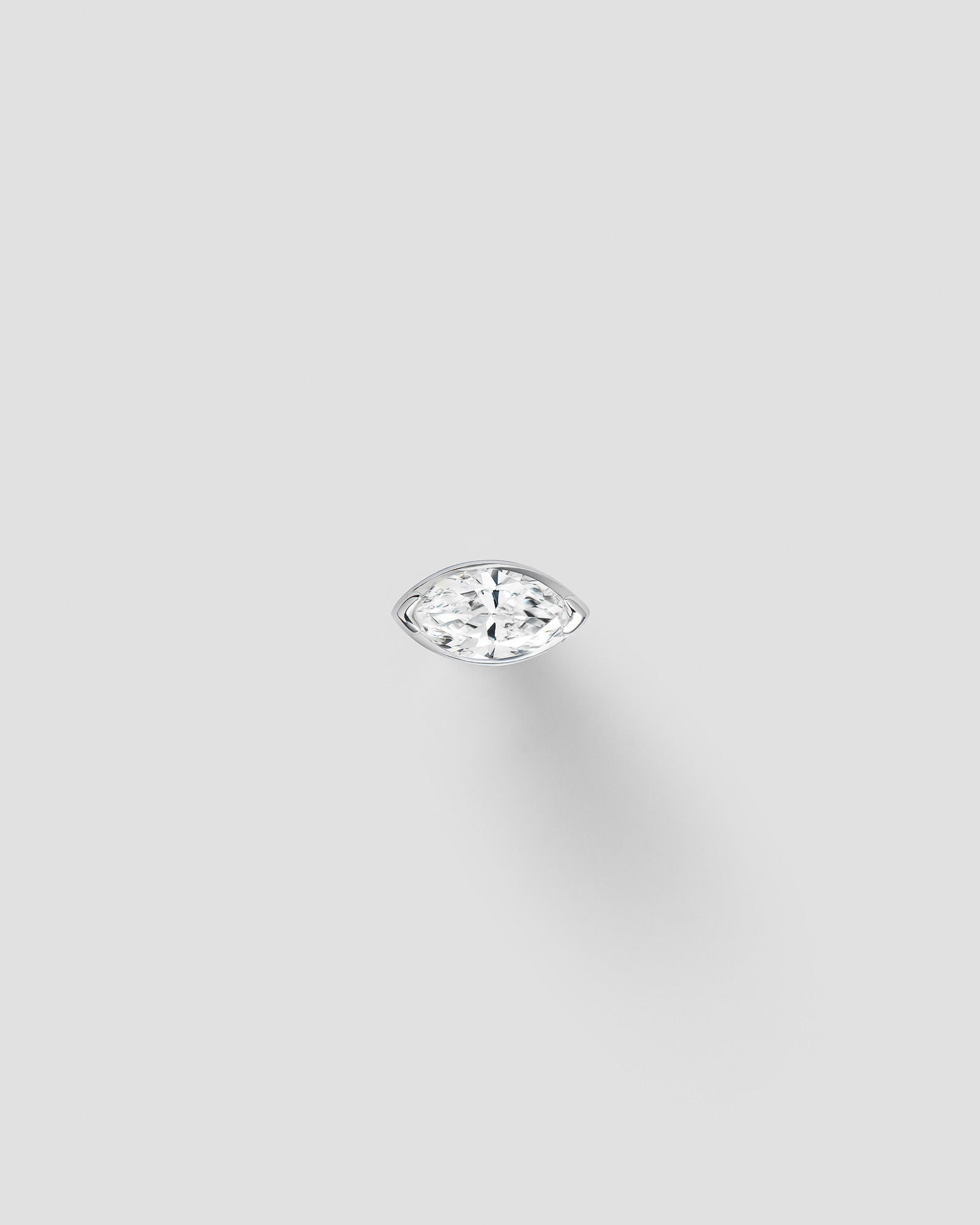 Andromis Dot Labret 14k Whitegold Ear Piercing w. Diamonds