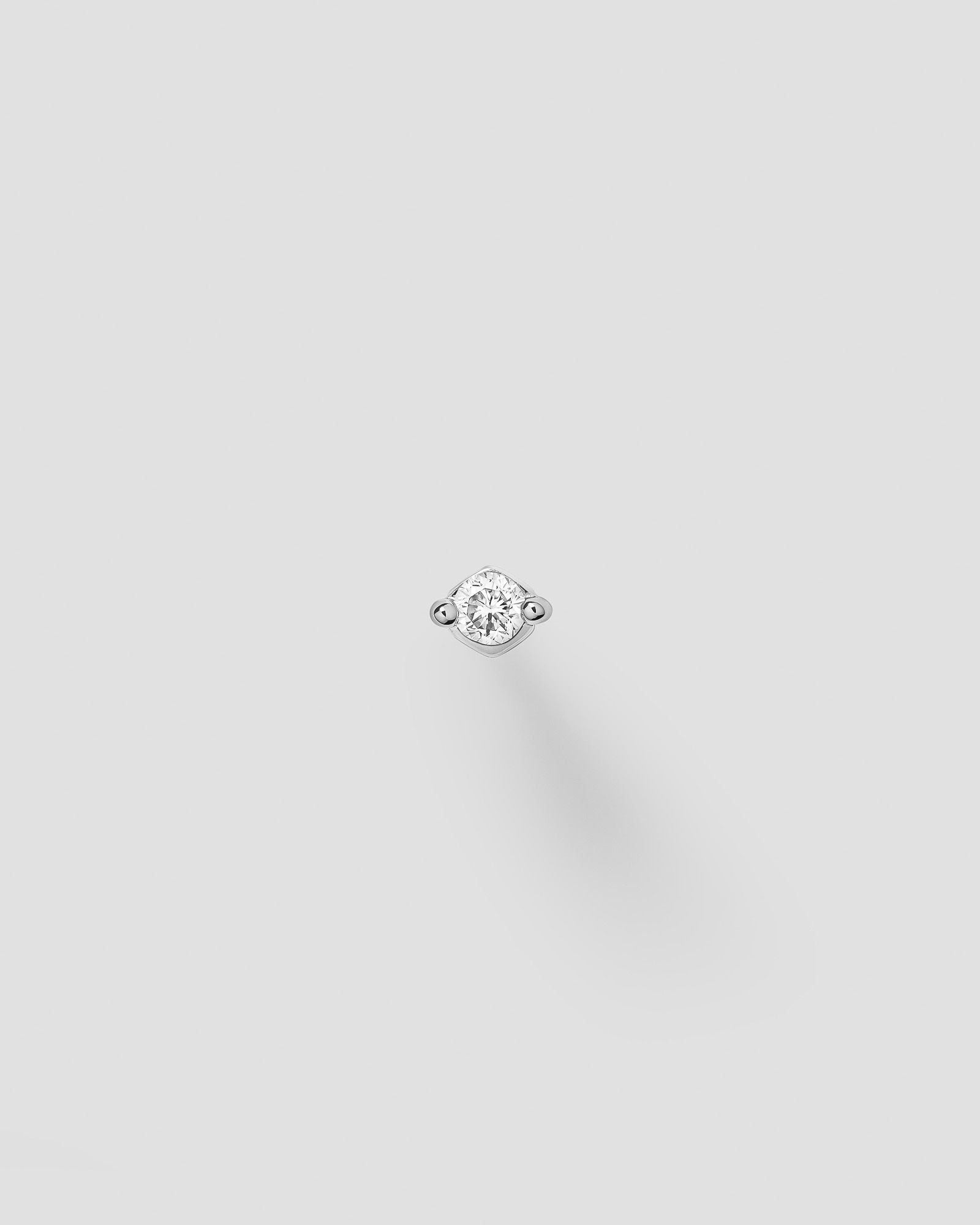 Ivory Labret 14k Whitegold Ear Piercing w. Diamonds