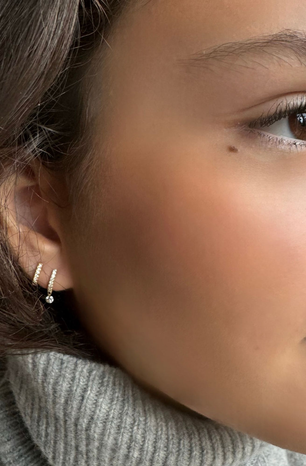 EIRA 14K Gold, Weißgold oder Roségold Huggie W. Diamanten