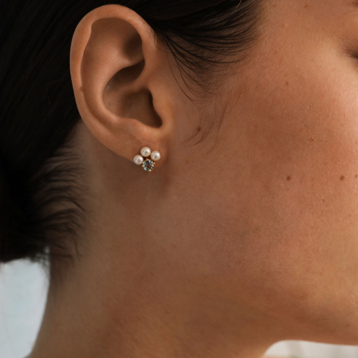 Reef Ohrstecker 18K vergoldet mit Perlen & Topaz