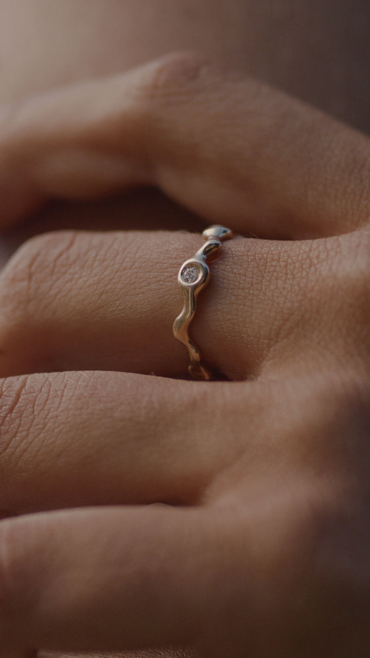 Spuma 14K Gold Ring w. Diamond