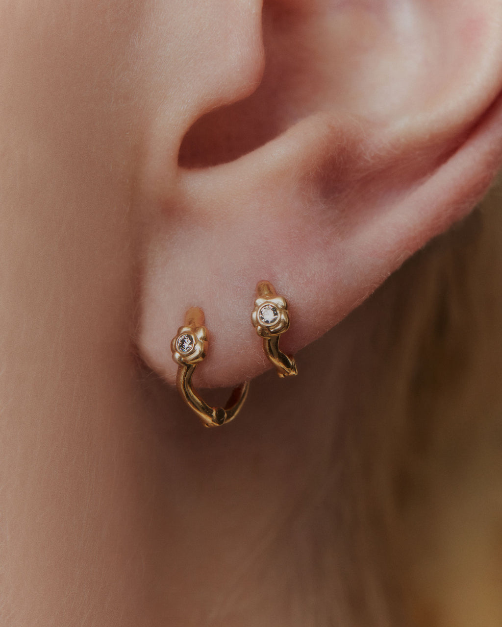 Flora 5 14K Hvidguld Huggie m. Lab-Grown Diamant