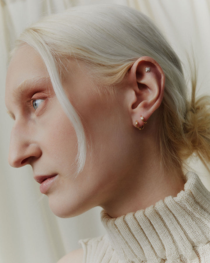 Flora 5 14K Gold Huggie w. Lab-Grown Diamond