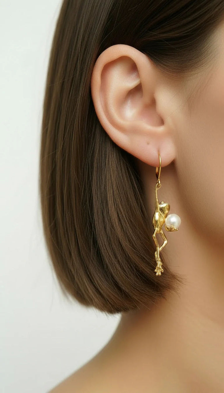 Frog Gold Plated Hoops w. Pearl
