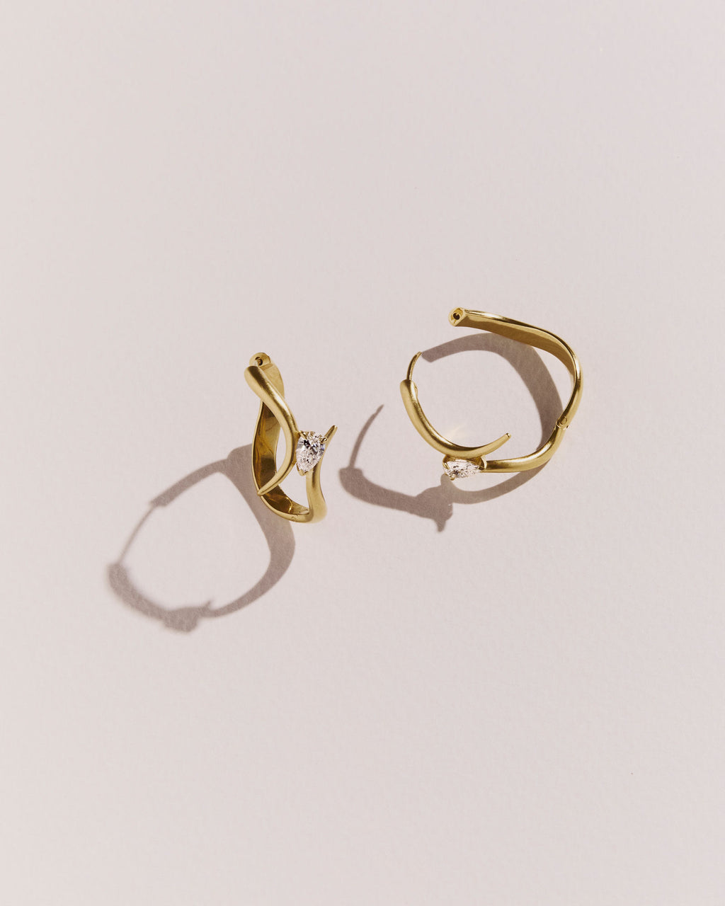 Eboris 18K Gold Hoops w. Diamond