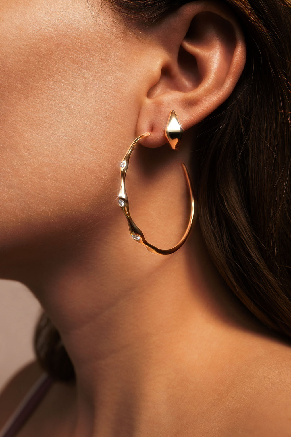 Curve Polished 18K Whitegold Huggies