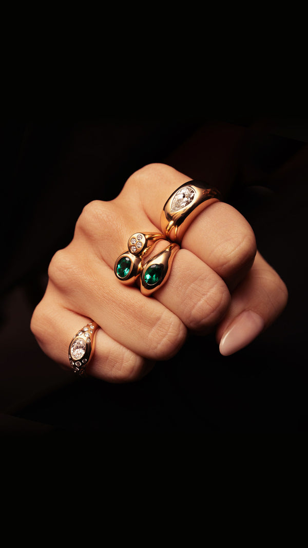 Curve Duo 18K Gold Ring w. Emerald & Diamonds