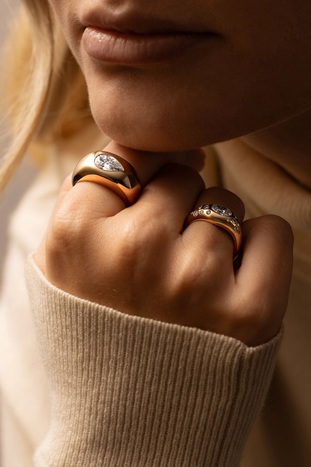 Curve Scattered 18K Rosaguld Signet Ring m. Diamanter