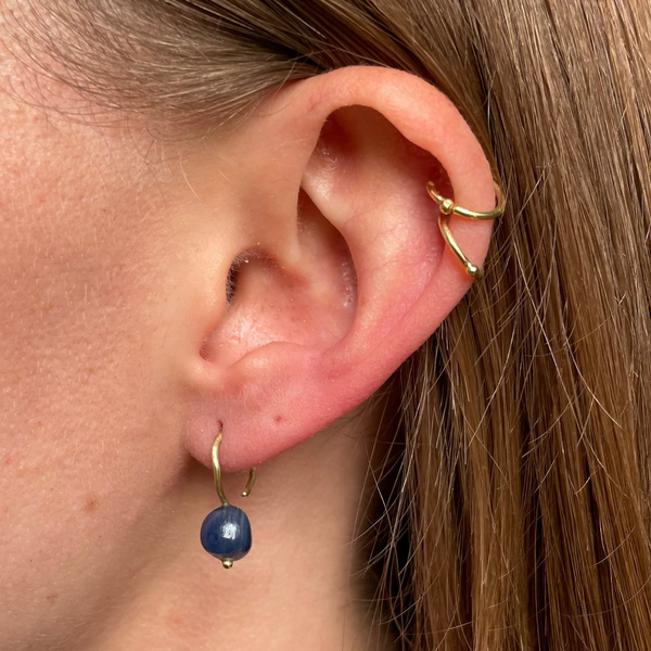 18K Gold Earrings w. Sapphire