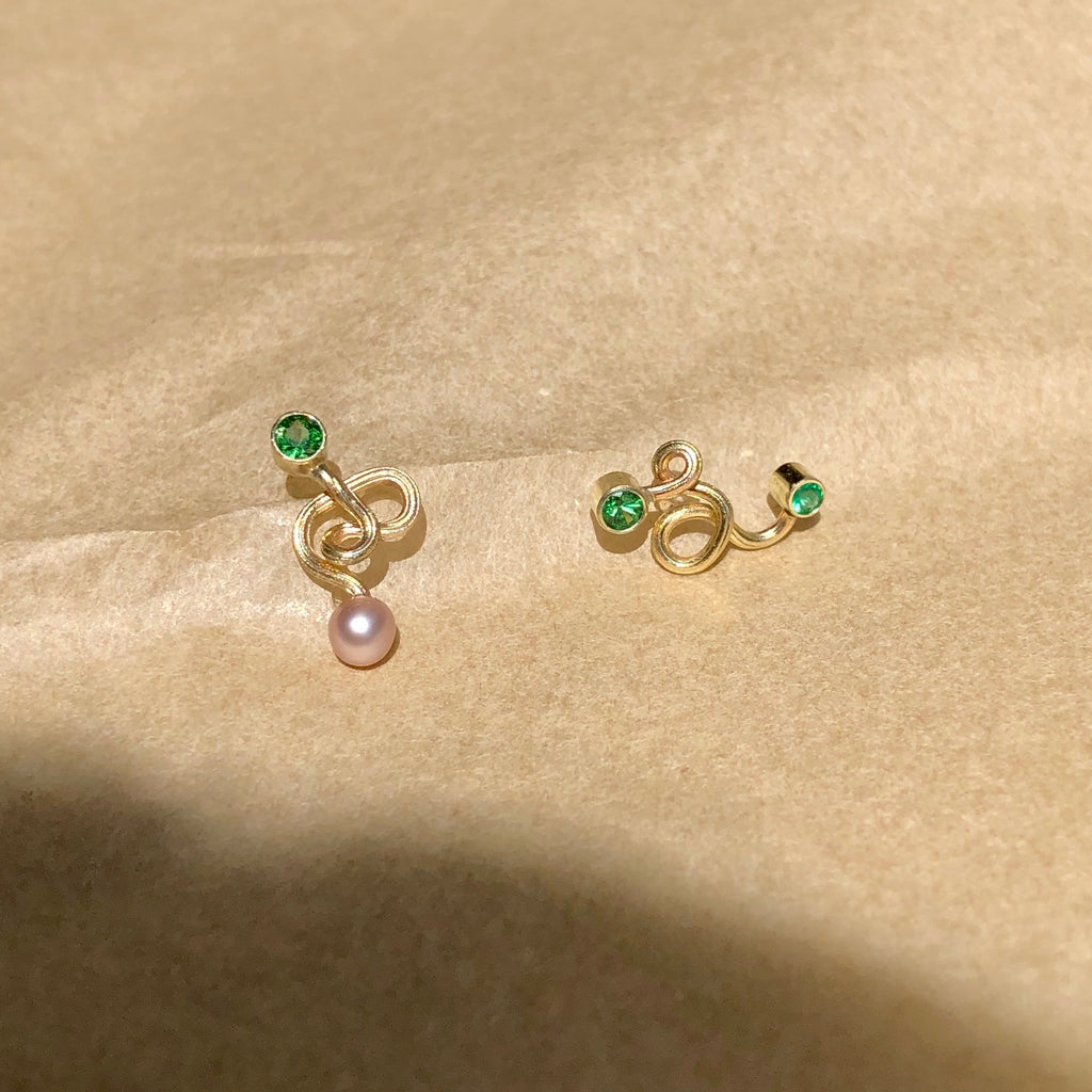Joy Sticks 14K Gold Studs w. Pearl & Tsavorite
