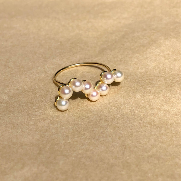 Fine Curves 18K Gold Ring w. Pearls