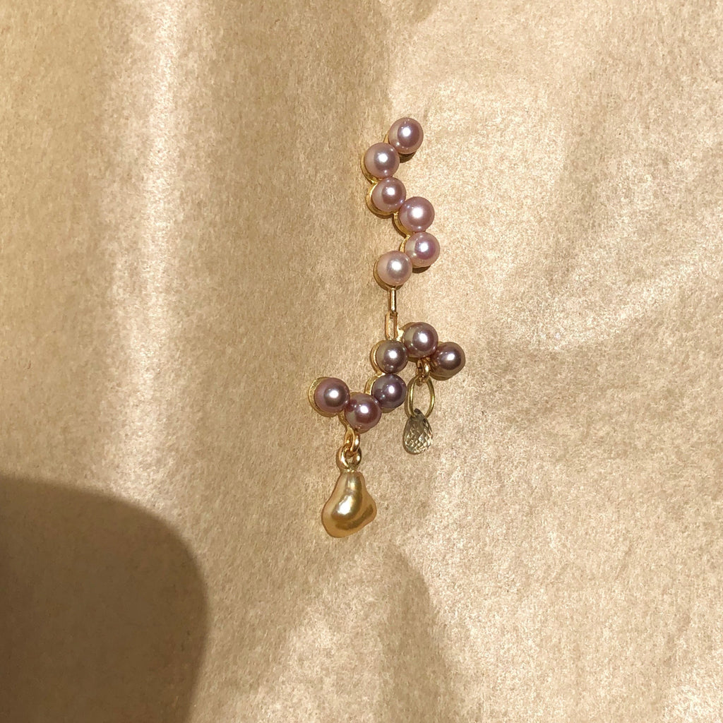 Fine Curves 18K Gold Earring w. pink Pearls & green Sapphire