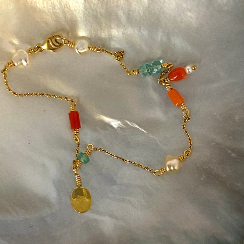 18K Guld Armbånd m. Koraler, Smaragder & Perler