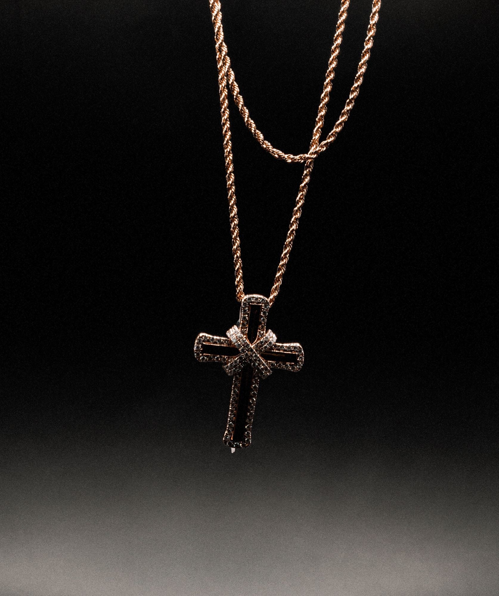 Mop Shir Cross 14K gold Pendant w. Lab-grown Diamonds & Mother of Pearl