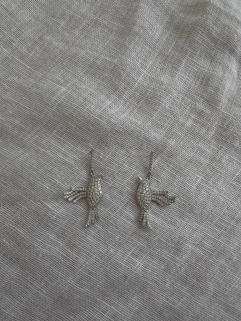 By Naila | Humming Pavé 18K Gold, Whitegold or Rosegold Studs w. Diamonds