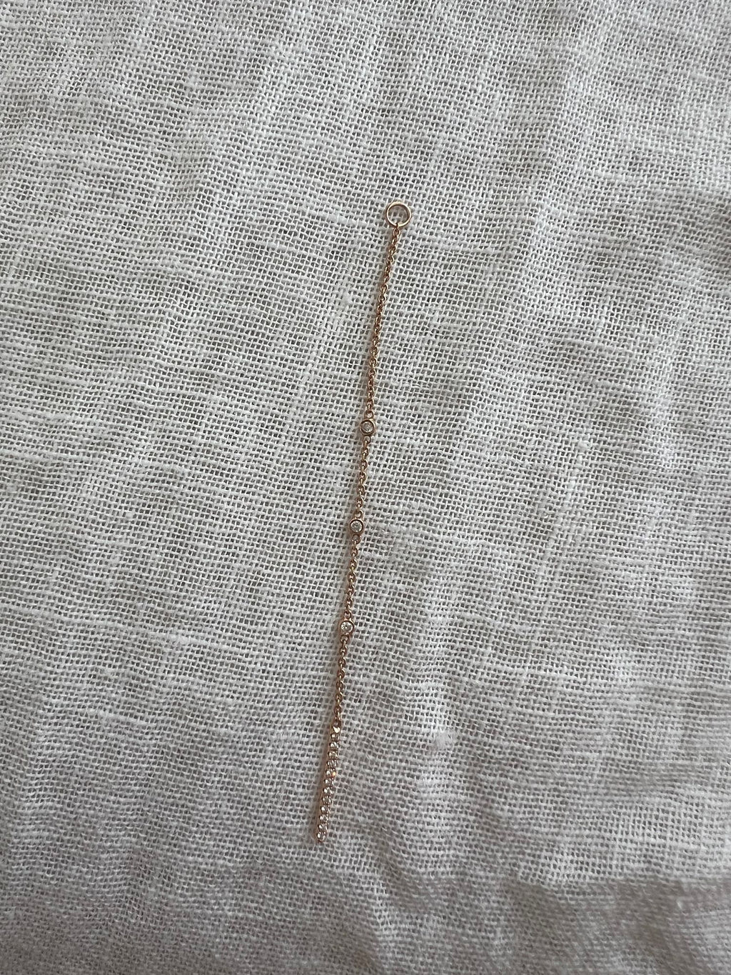 By Naila | 18K Gold, Whitegold or Rosegold Behind Ear Chain w. Diamonds