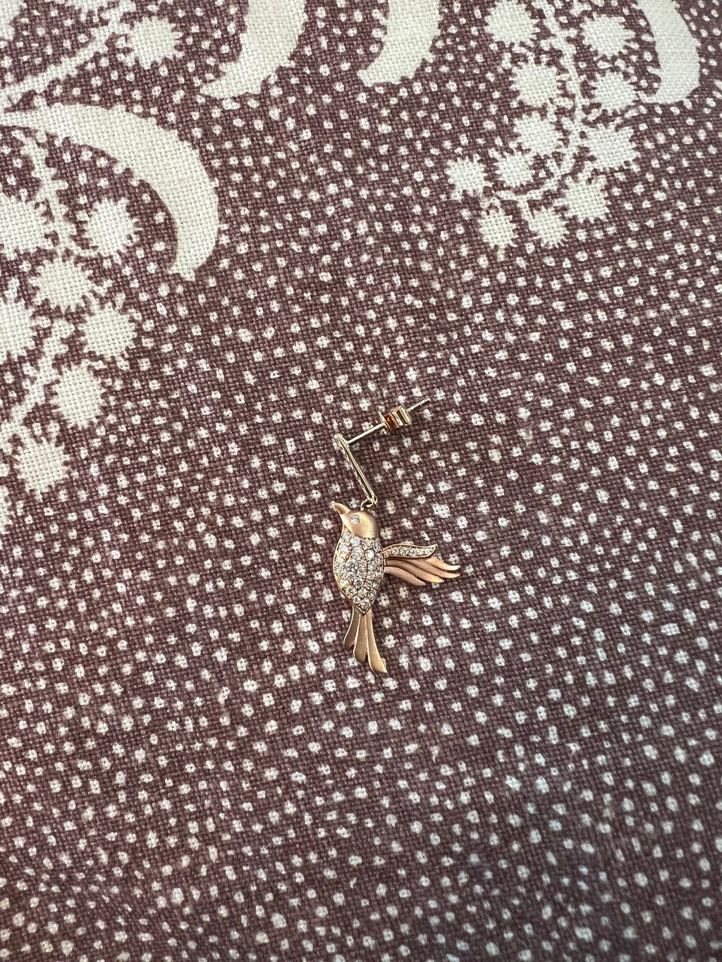 By Naila | Humming 18K Gold, Whitegold or Rosegold Studs w. Diamonds