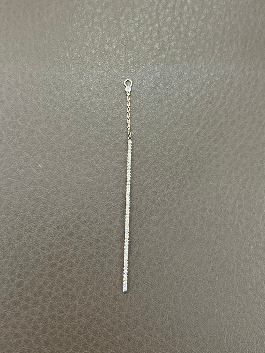 By Naila | 18K Gold, Whitegold or Rosegold Behind Ear Pendant w. Diamonds