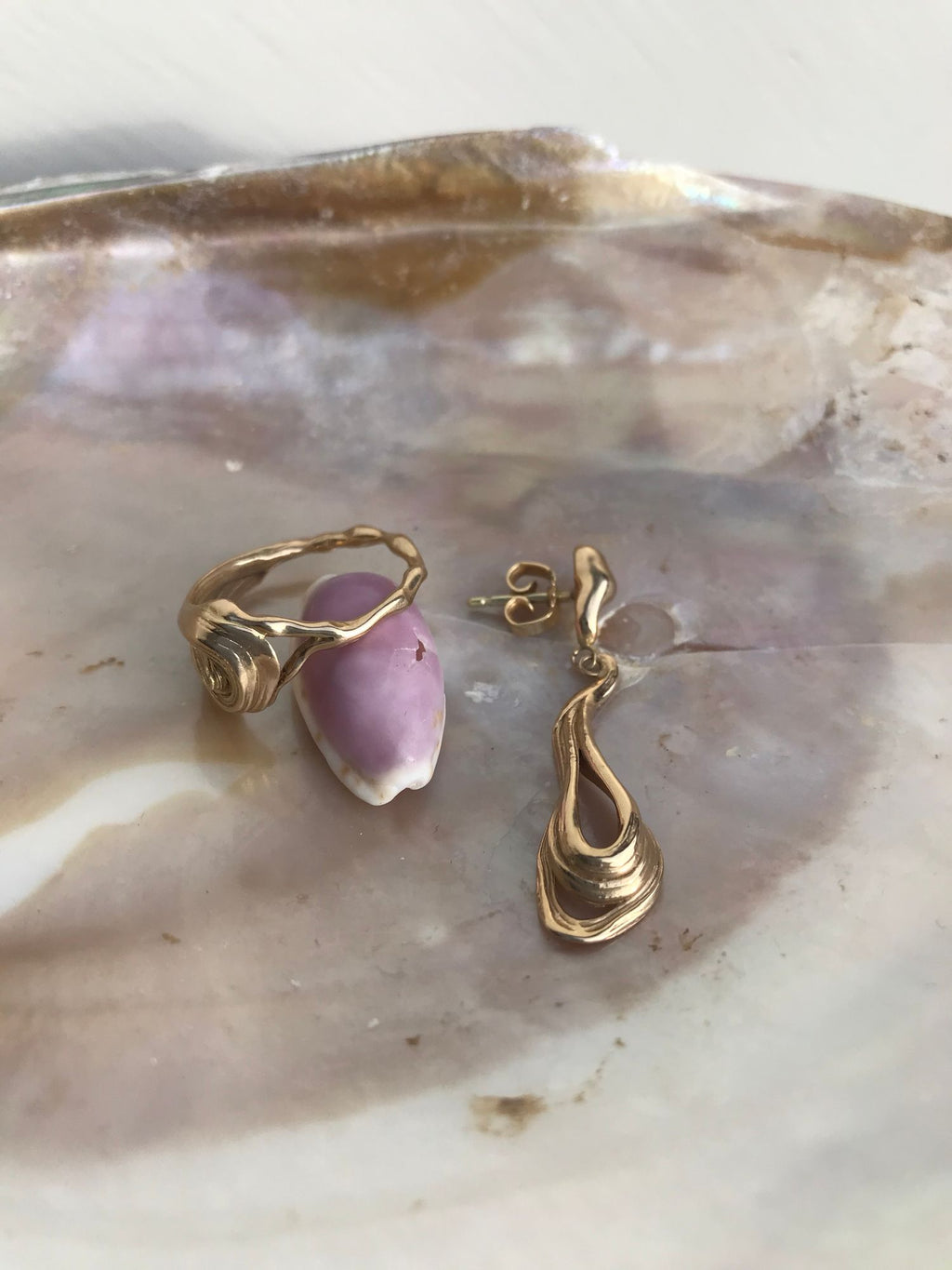 Ora Hanger 14K Gold Earring