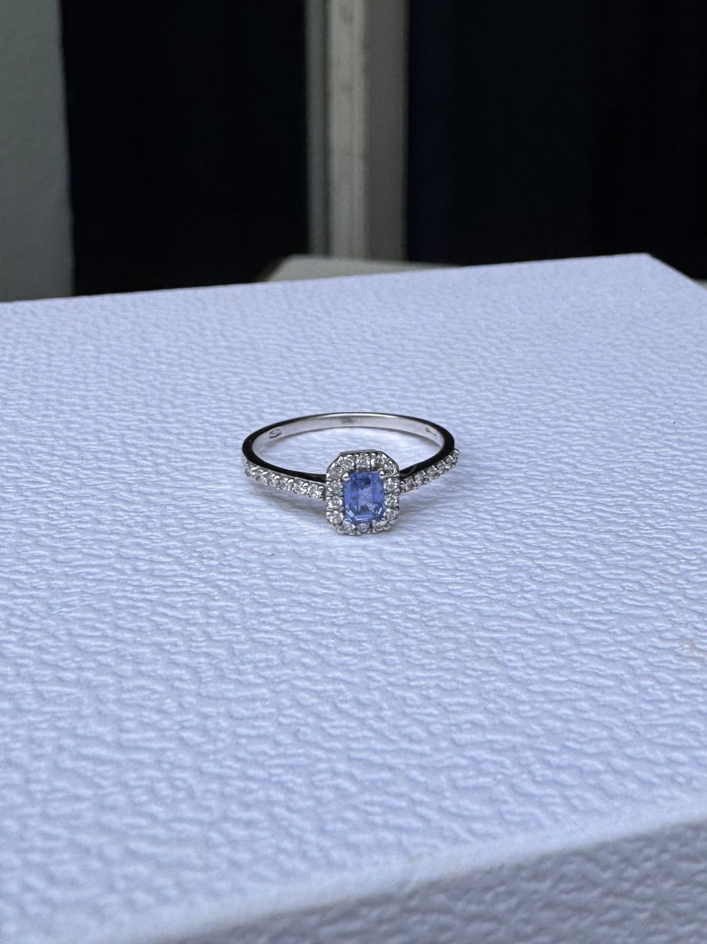 Candy 18K White Gold Ring w. Diamonds & Blue Sapphire