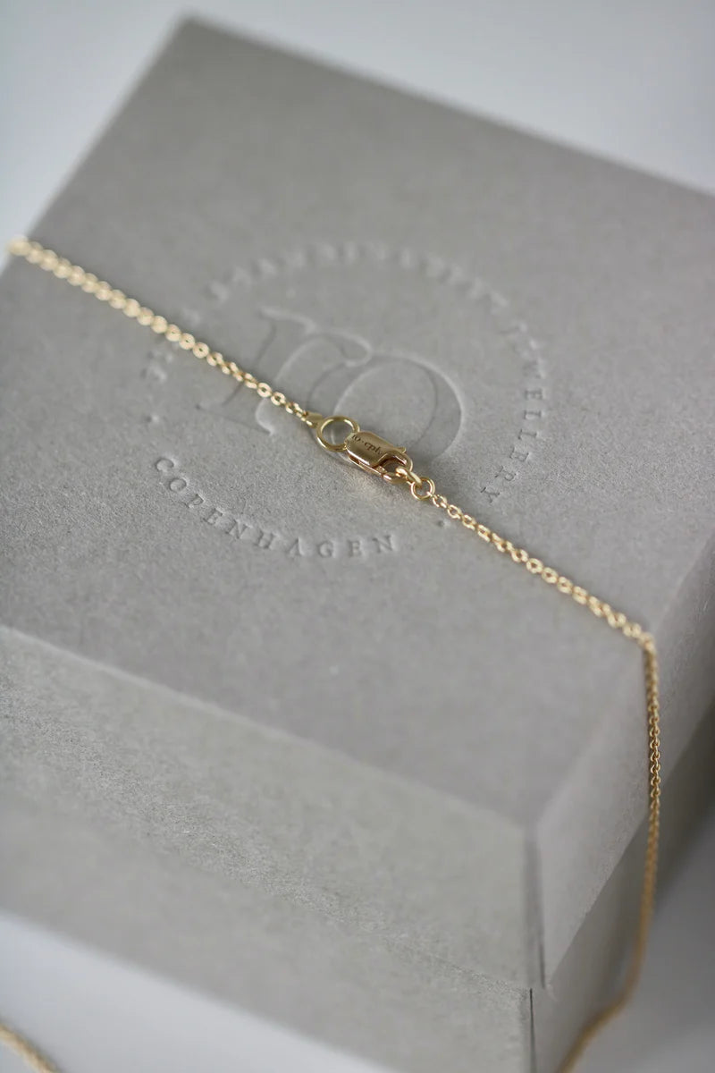 Ro 18K Gold Necklace w. Diamond