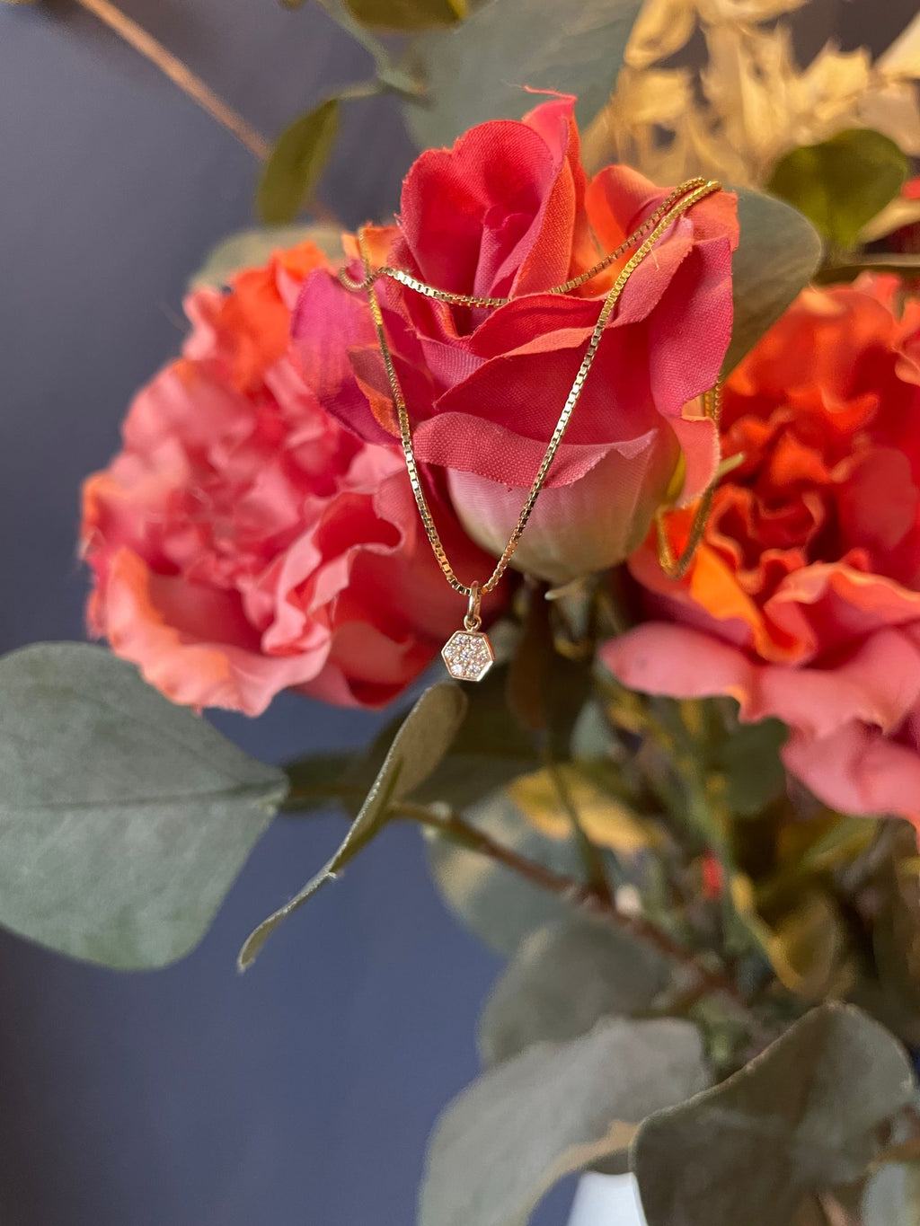 Hexagon 14K Gold Pendant w. Diamonds