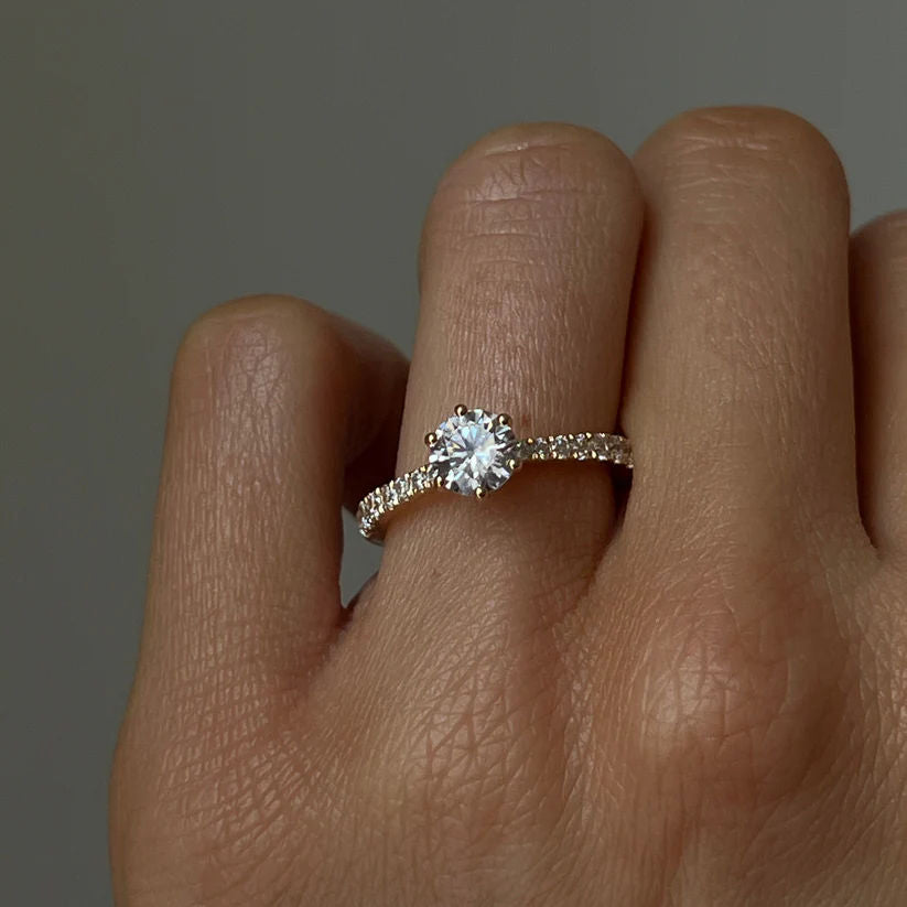 Solitaire 14K Gold or White Gold Ring w. Diamonds