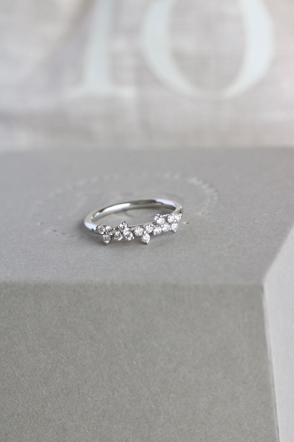 Fryd 18K Whitegold Ring w. 16 Diamonds