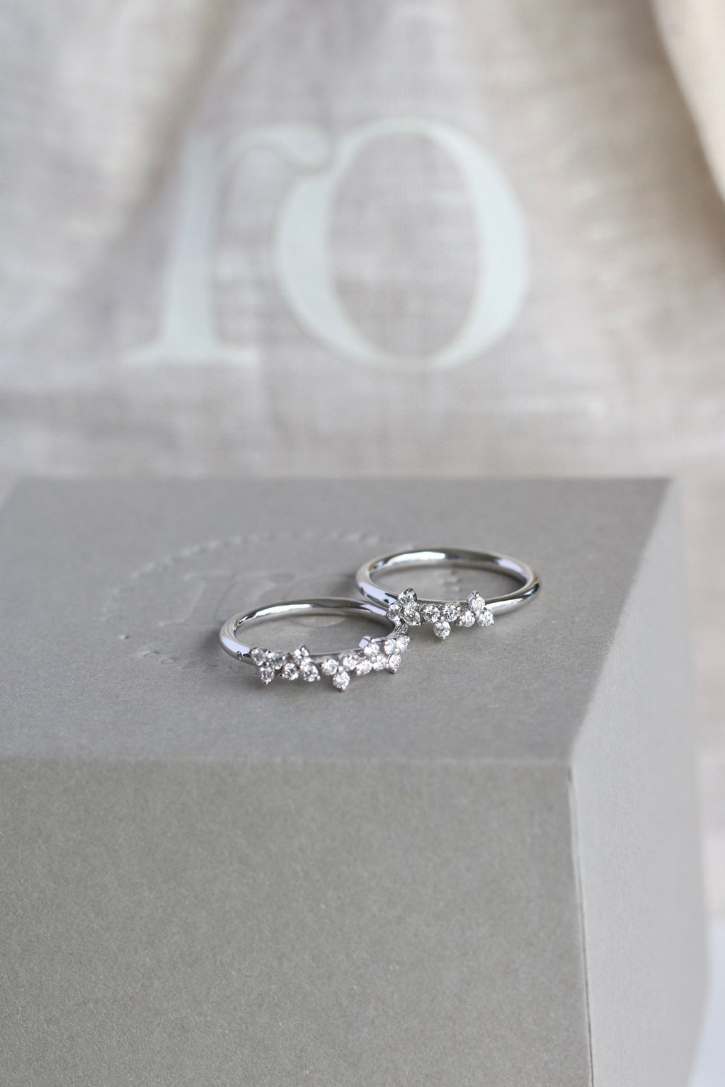 Fryd 18K Whitegold Ring w. 16 Diamonds