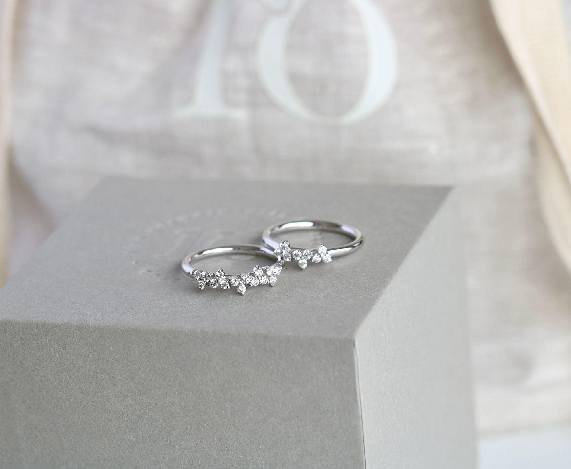 Fryd 18K Whitegold Ring w. 16 Diamonds