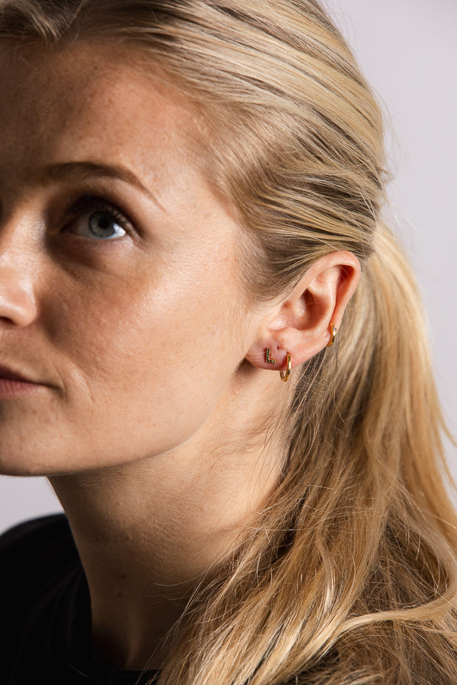 IX L 22K Gold Plated Stud w. Zirconia