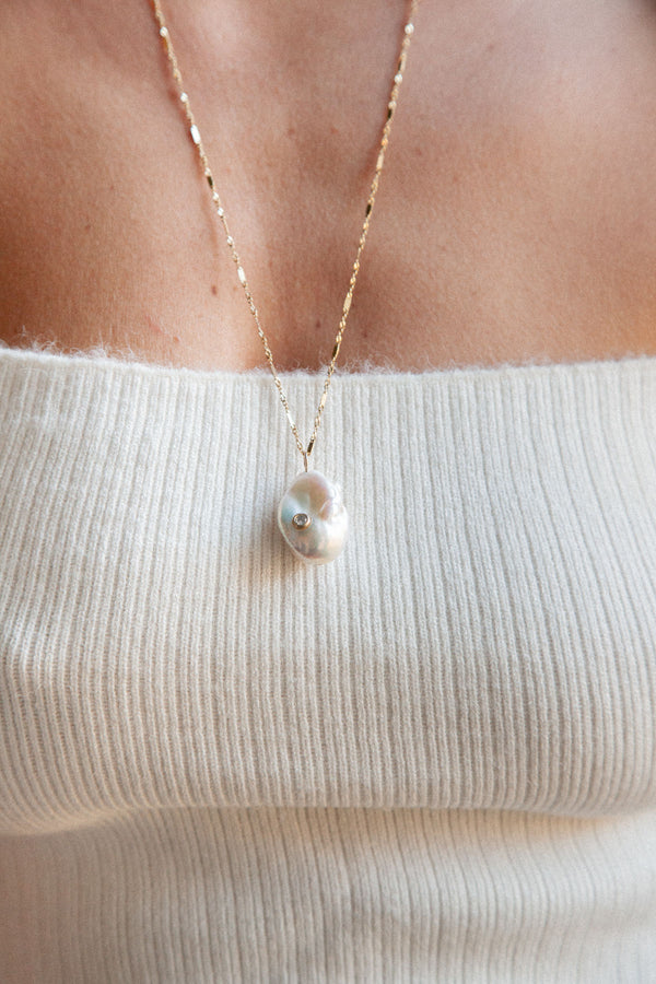 Icy 9K Gold Pendant w. Pearl & Diamond