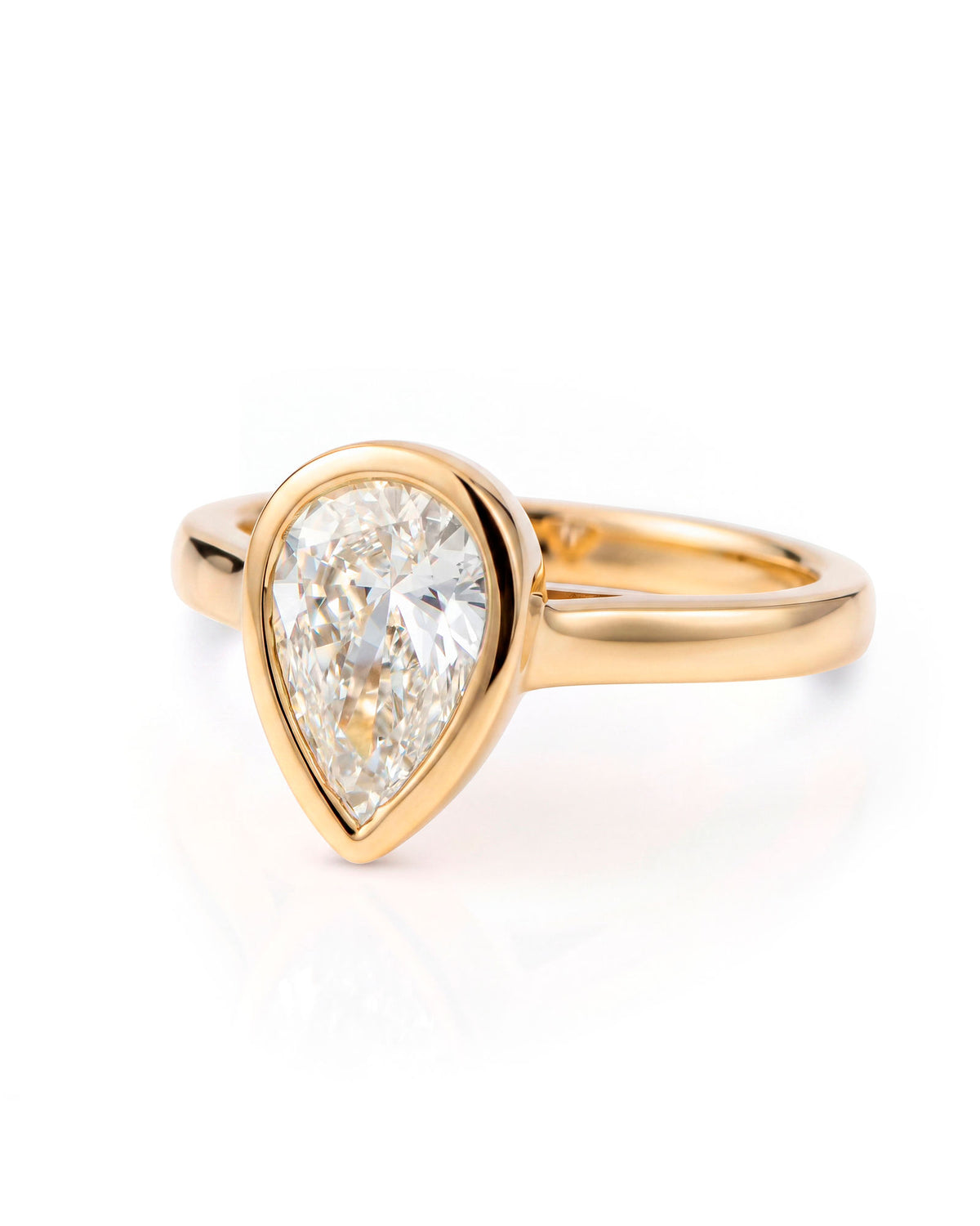 18K Gold Pinky Ring w. Lab-Grown Pear Diamond