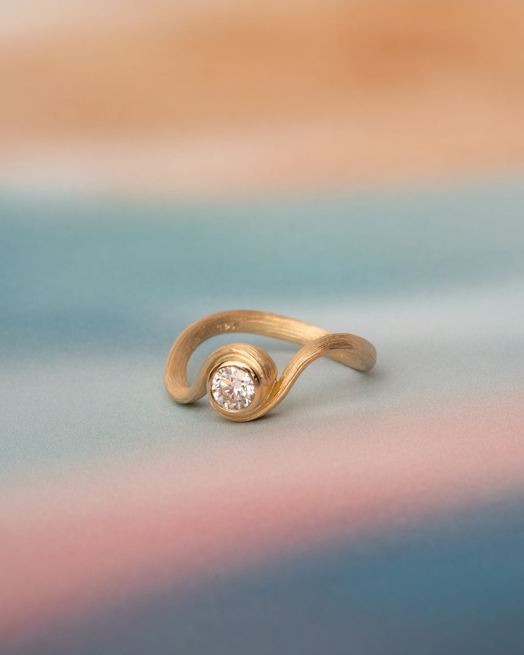 Vega Solitaire 18K Gold Ring w. Diamond