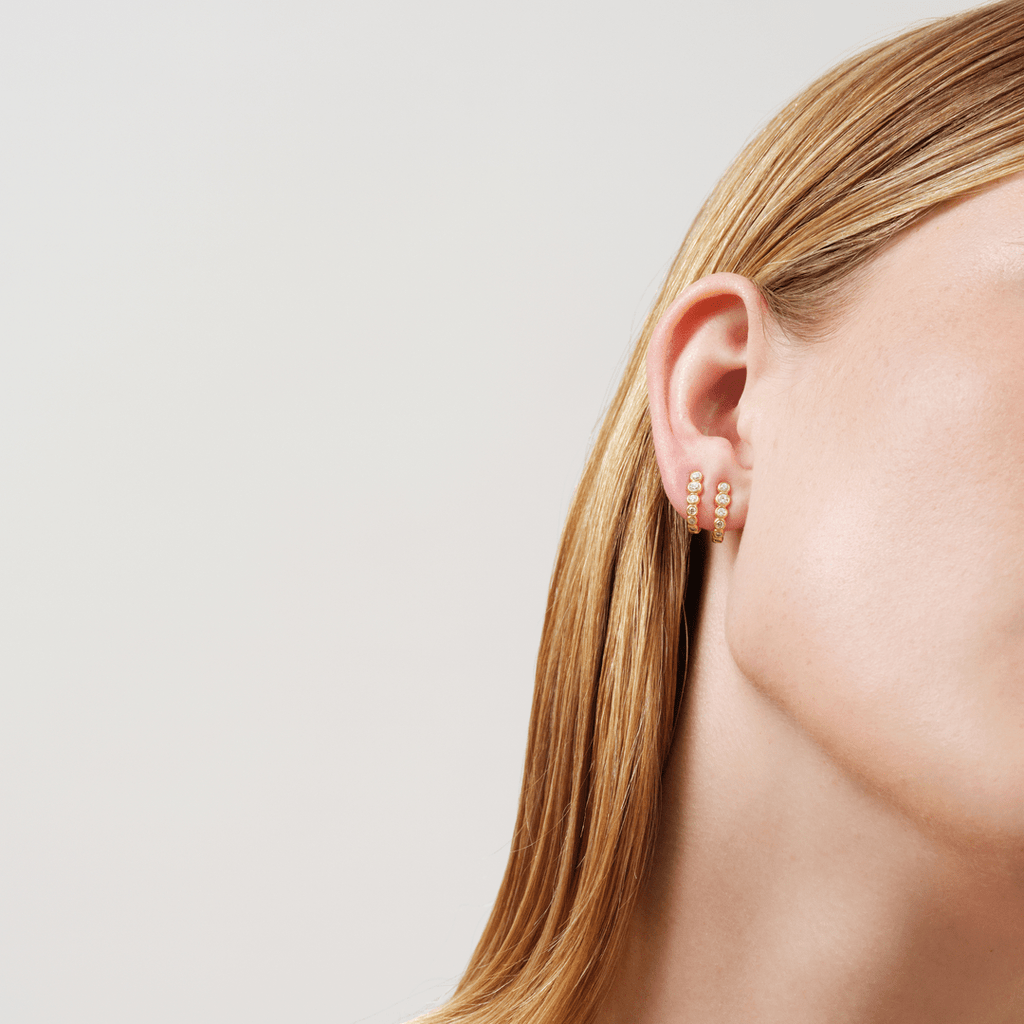 Grace Curve Gold Plated Earstuds w. Zirconia