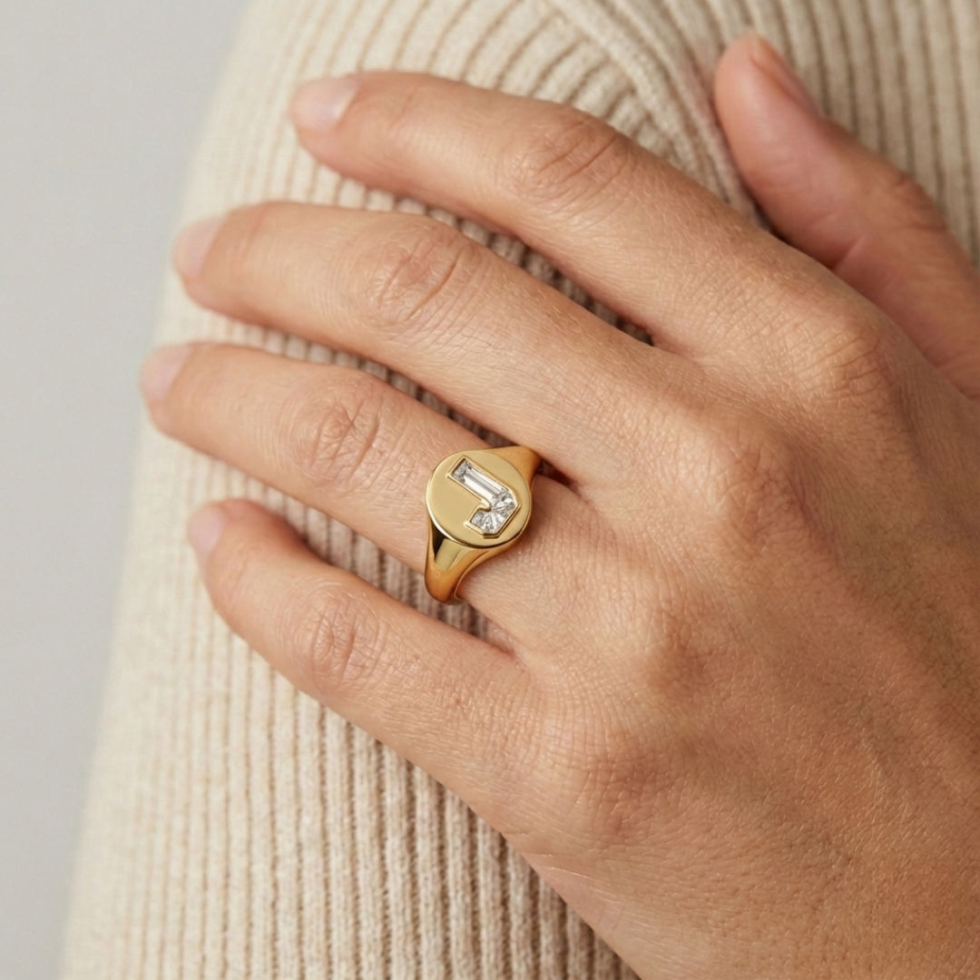 Alphabet 18K Whitegold Initial J Signet Ring w. Solitaire Lab-Grown Diamond