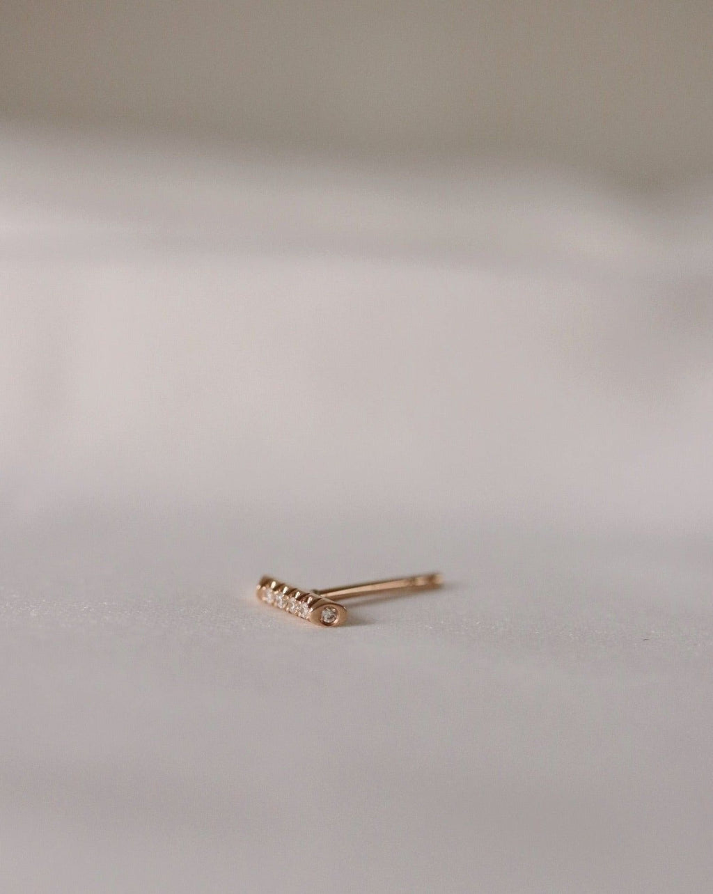 Jade Petite 18K Gold, Whitegold or Rosegold Stud w. Diamonds