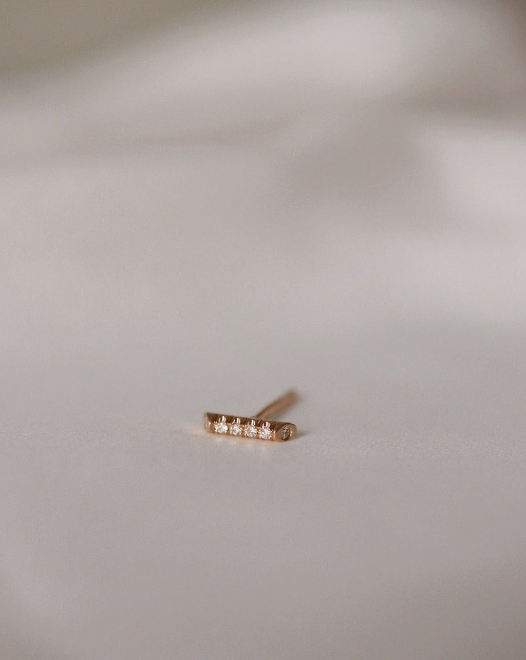 Jade Petite 18K Gold, Whitegold or Rosegold Stud w. Diamonds