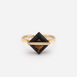 Band 10K Gold Ring w. Smoky Quartz