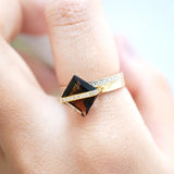 Band 18K Gold Ring w. Smoky Quartz & Diamonds