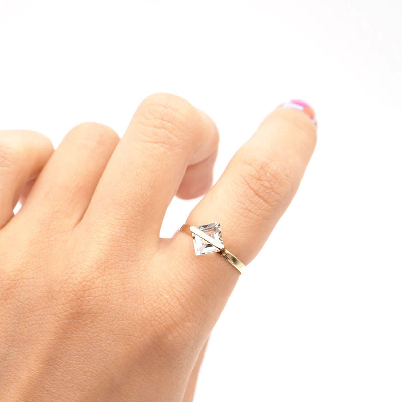 Band 10k Gold Ring w. Weißer Quarz