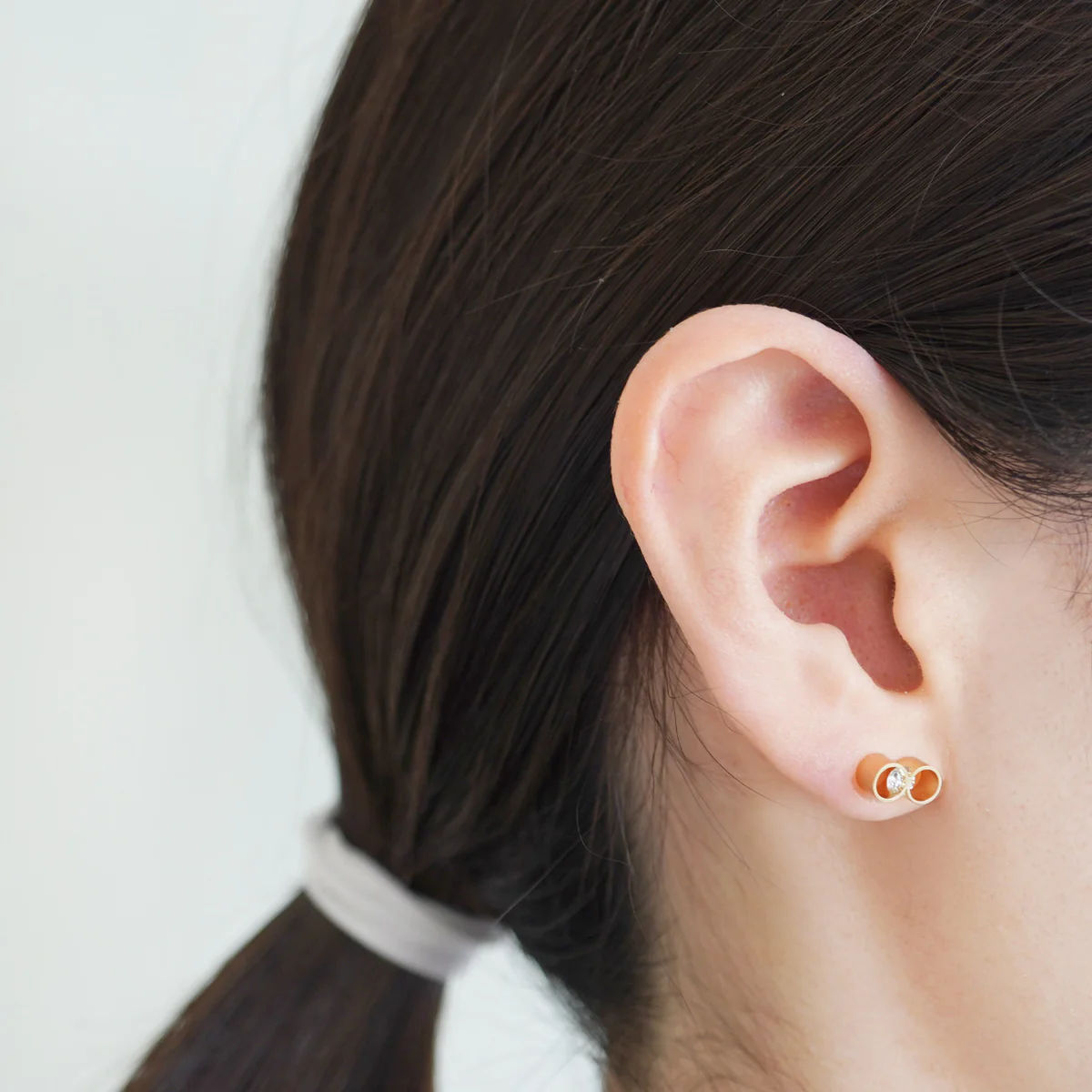 Con Short 18k Gold Ohrringe w. Diamant