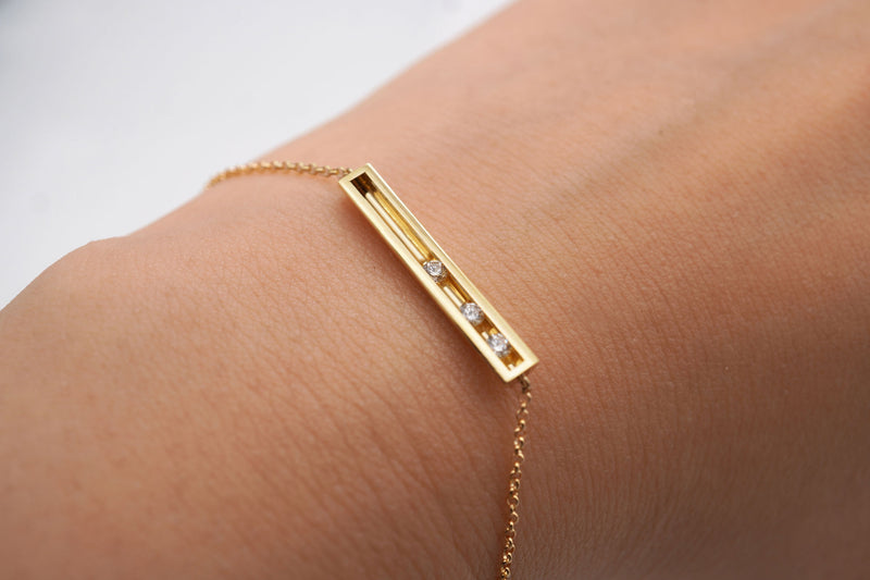 Moving 3 18K Gold Bracelet w. Diamonds