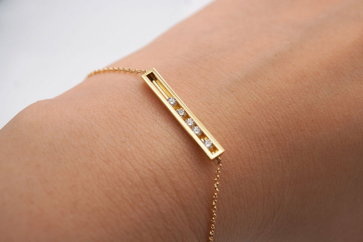 Moving 5 18K Gold Bracelet w. Diamonds