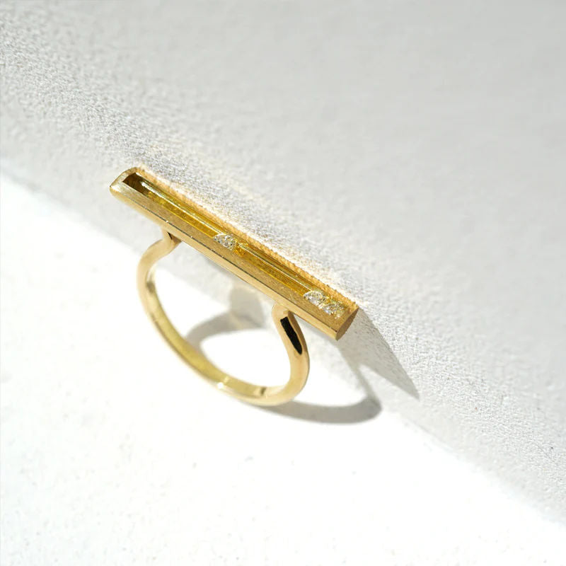 Moving 3 18K Gold Ring w. Diamonds