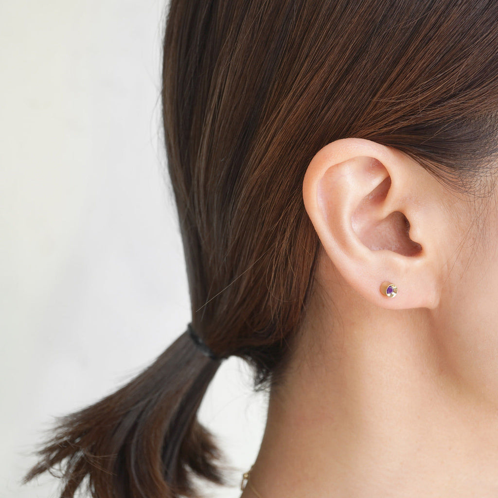 Spot Single 18K & 10K Earring w. 2,5mm Amethyst